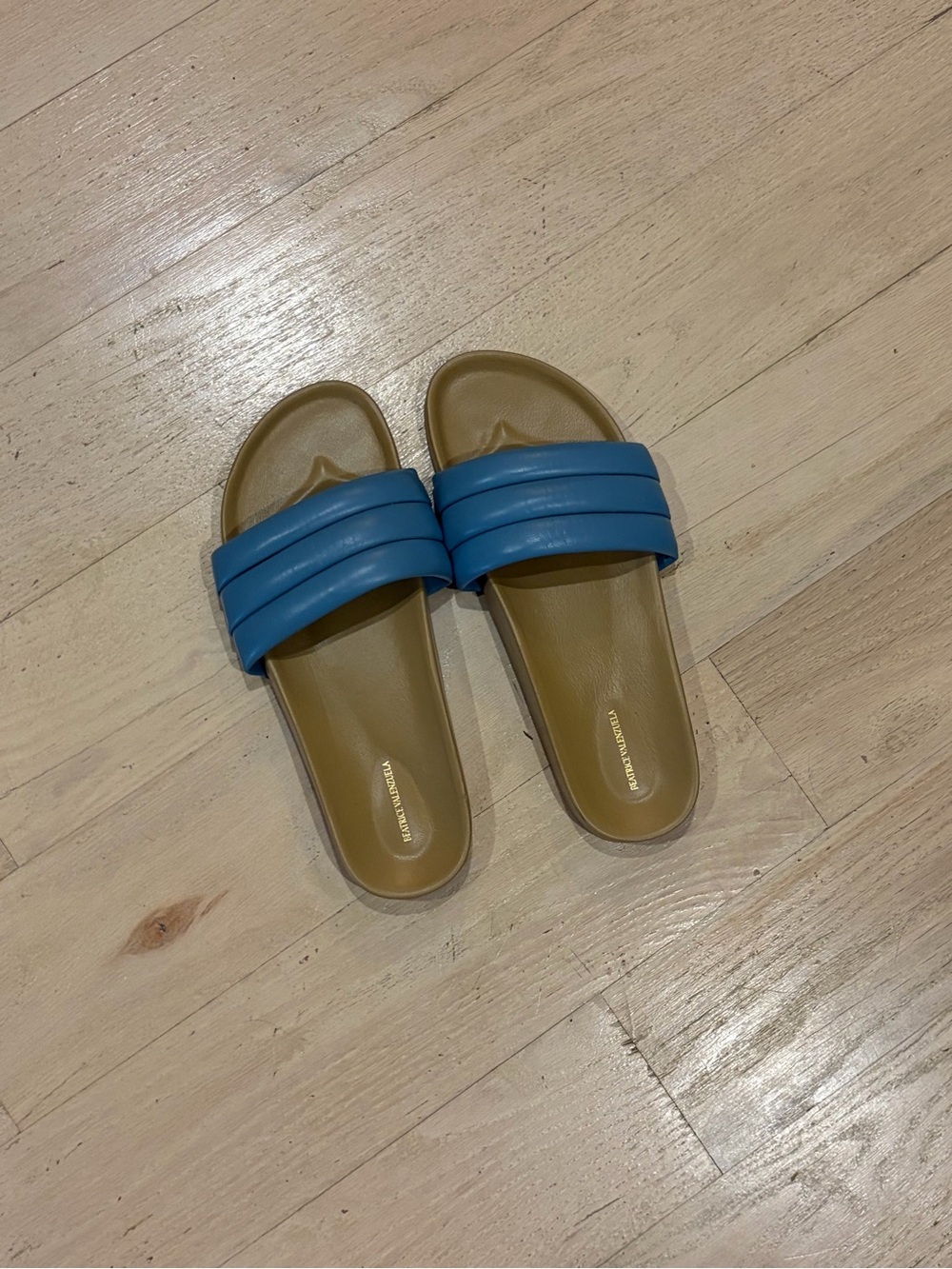 Beatrice Valenzuela Sandalia Light Blue Slide Sandals on Tan Footbed